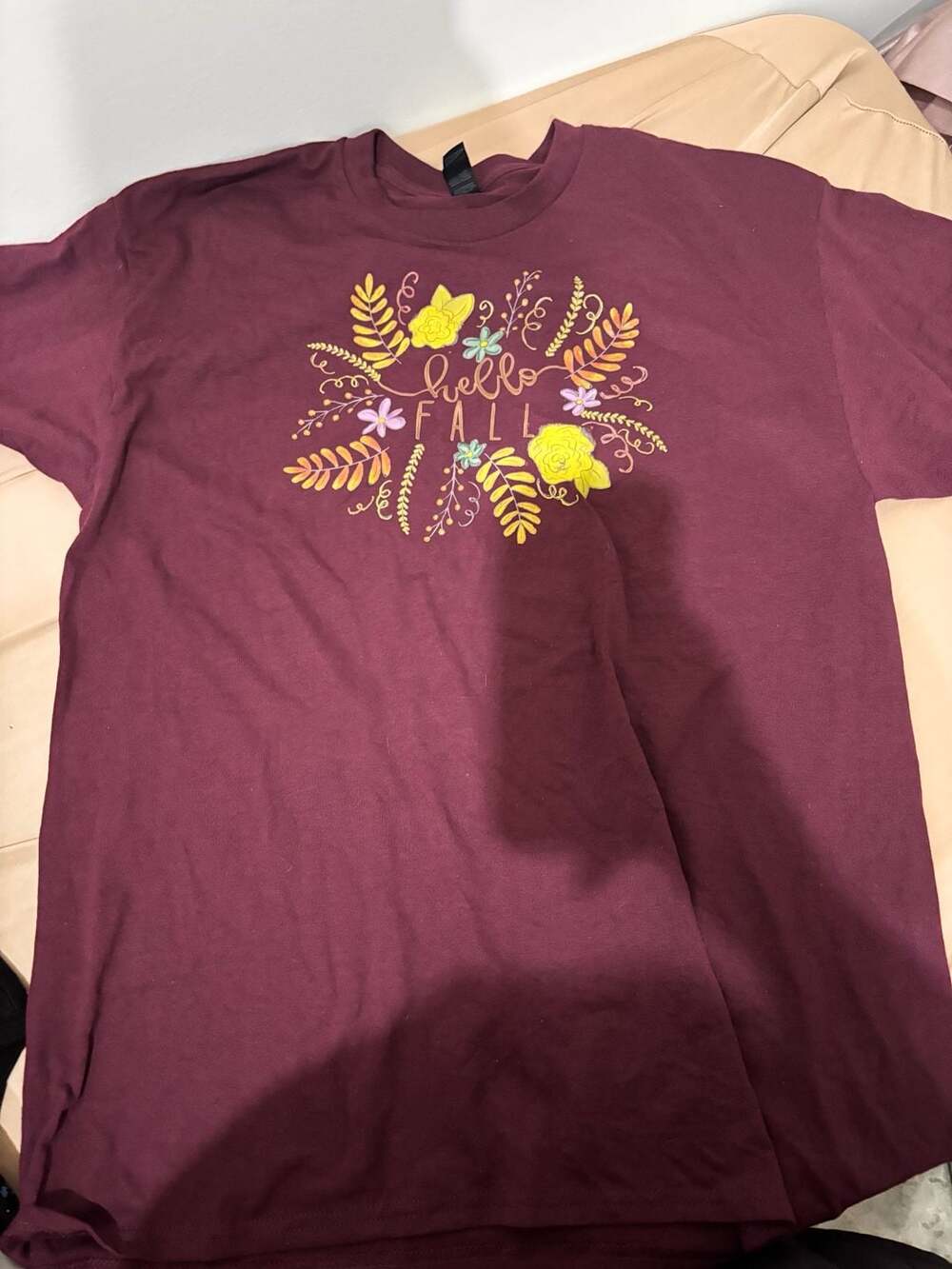 Gildan Hello Fall Floral T-Shirt Size L Maroon Dryblend Graphic Tee